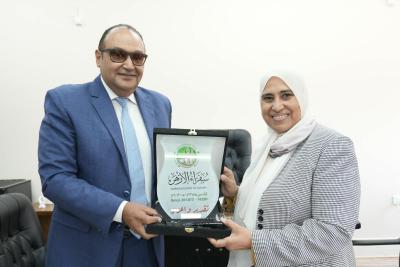 مشروع «سفراء الأزهر» يكرّم الأستاذة الدكتورة إلهام عبدالرازق تقديرًا لجهودها ودعمها للأنشطة التدريبية