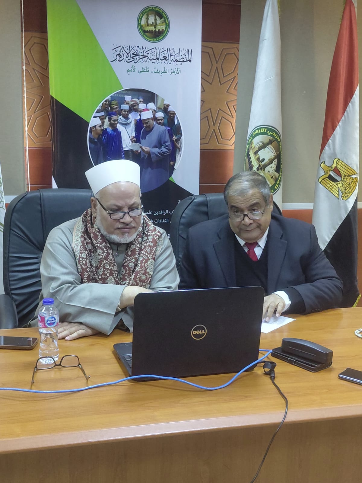 خلال ندوة (السلم المجتمعى والعيش المشترك) عبر الفيديو كونفرانس تجمع رؤوساء فروع المنظمة بالخارج